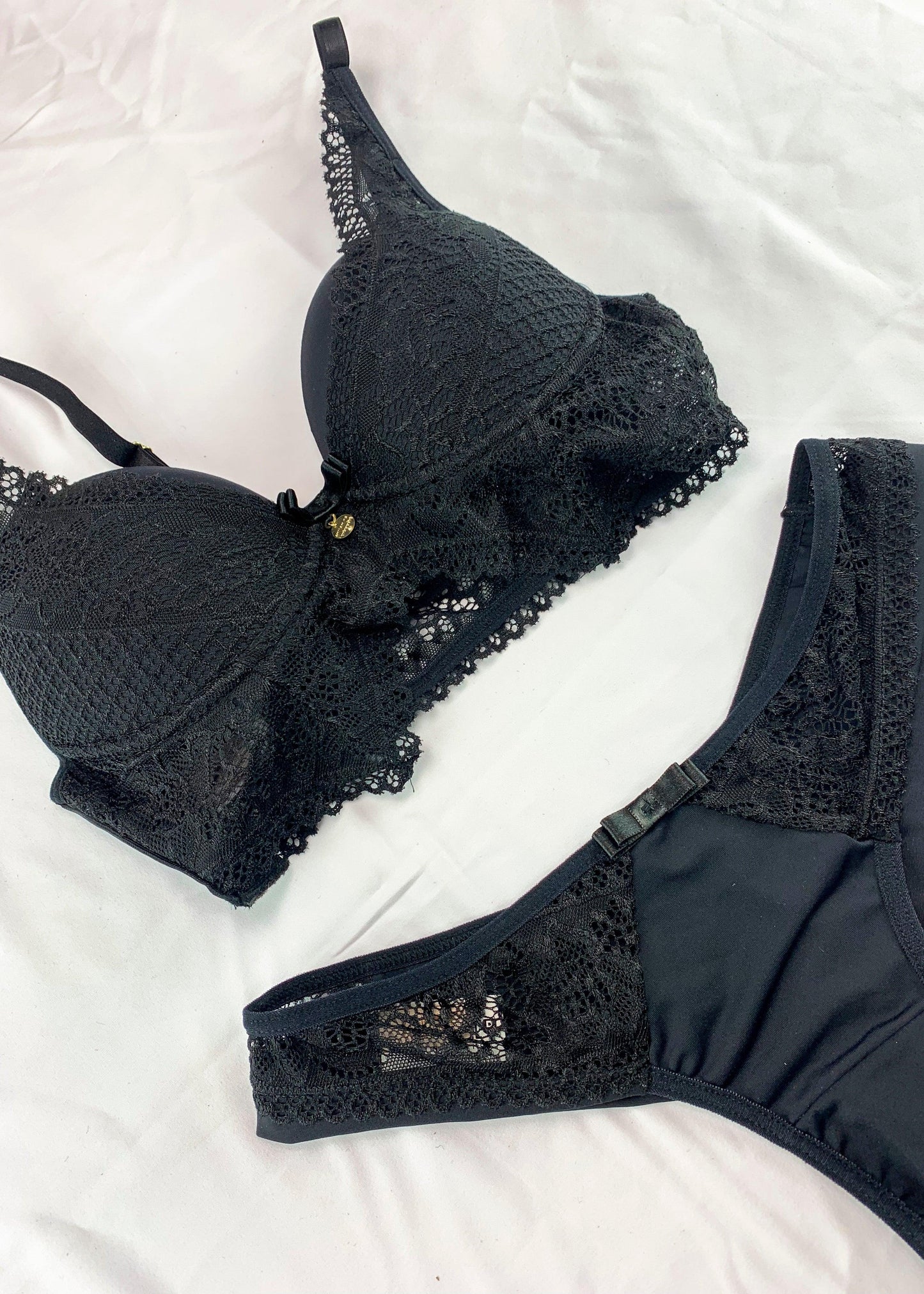Cropped de Renda e Microfibra com Calcinha Fio - Nuance