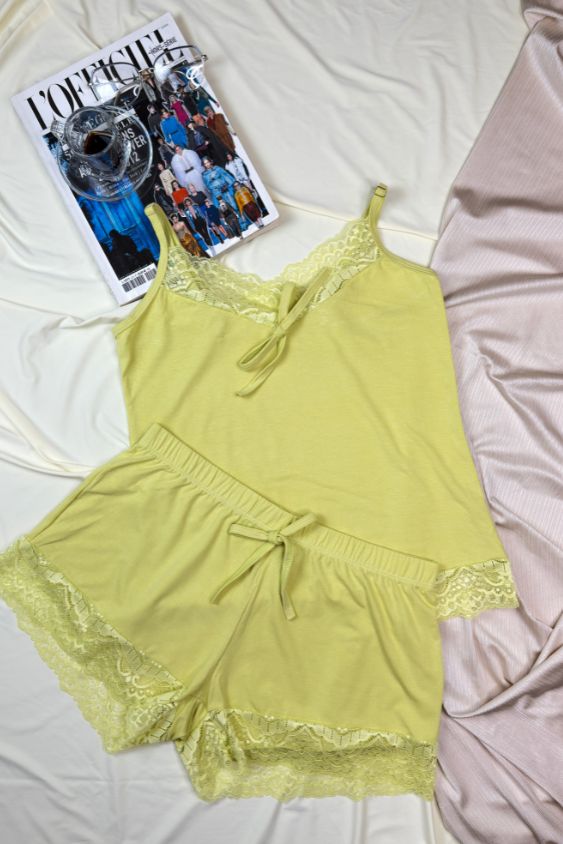03330 - Short Doll com Renda no Decote e Barra