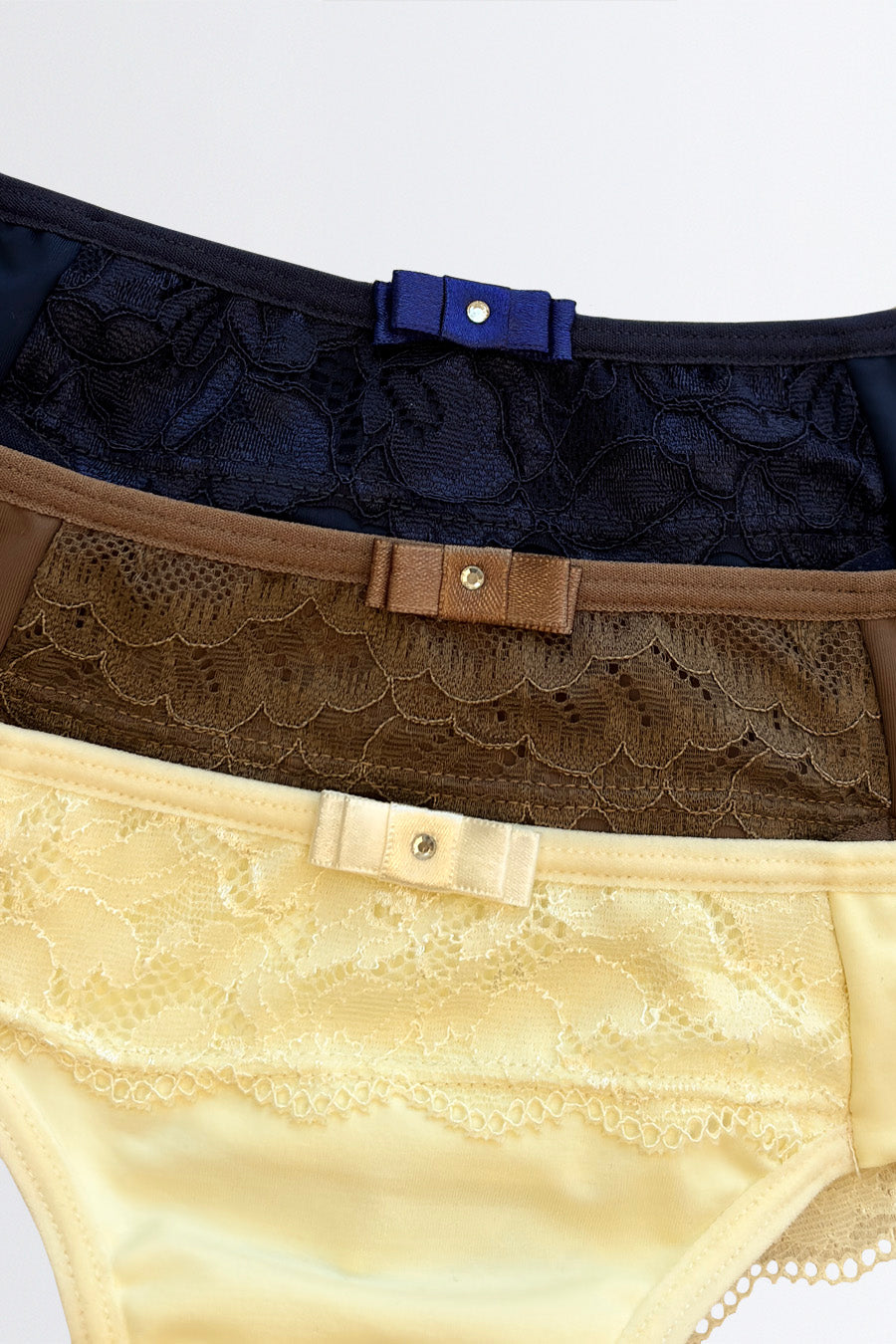 03425 - Kit 3 Calcinhas Fio Duplo com Recortes em Renda