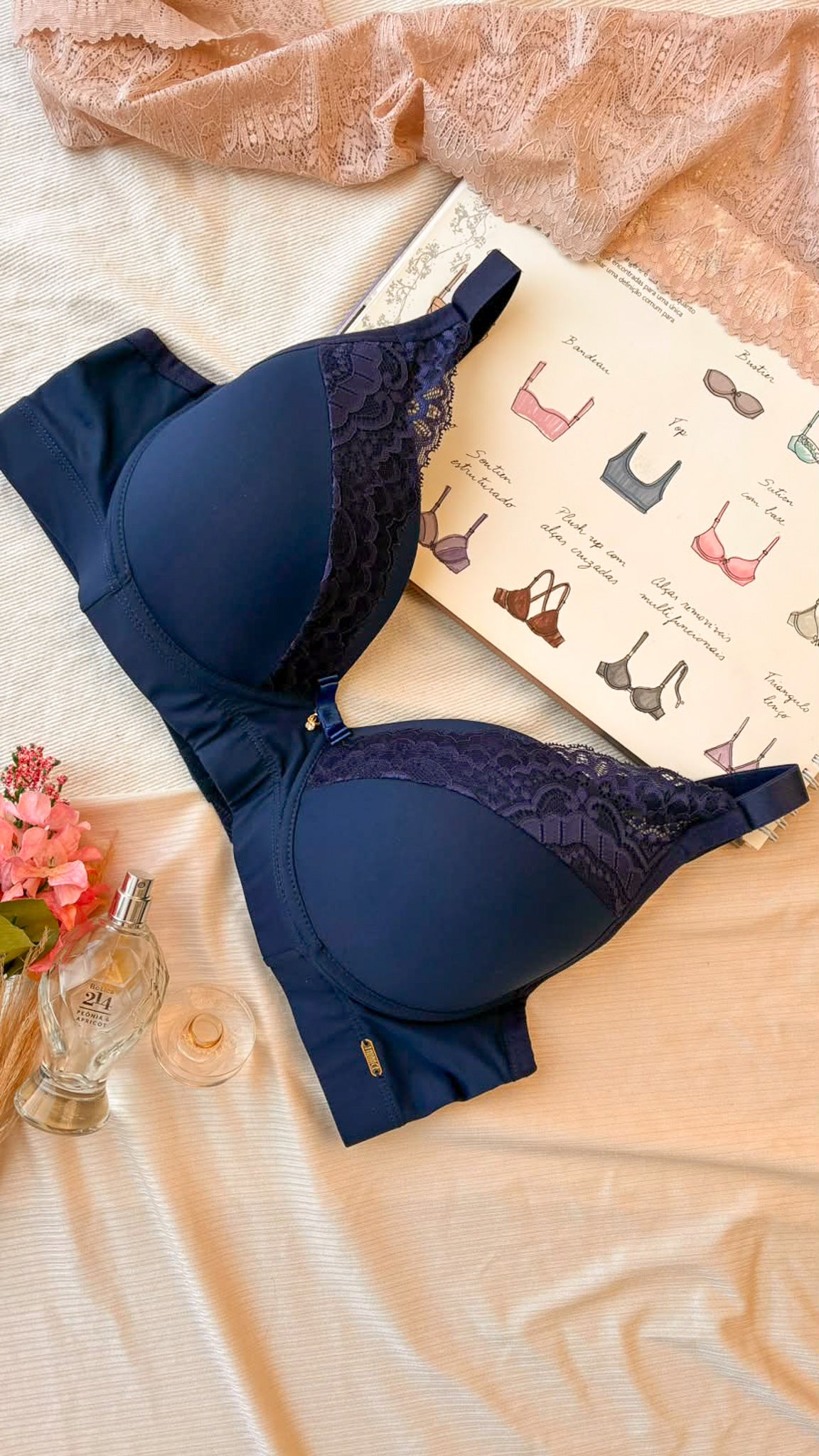03444 - Soutien Plus Size com Base e Recorte de Renda no Bojo