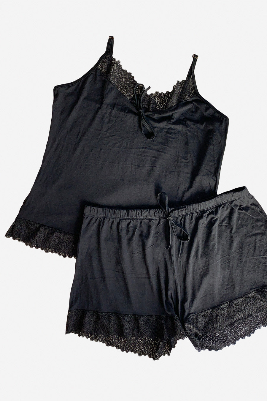 03448 - Short Doll Plus Size com Renda no Decote e na Barra do Short