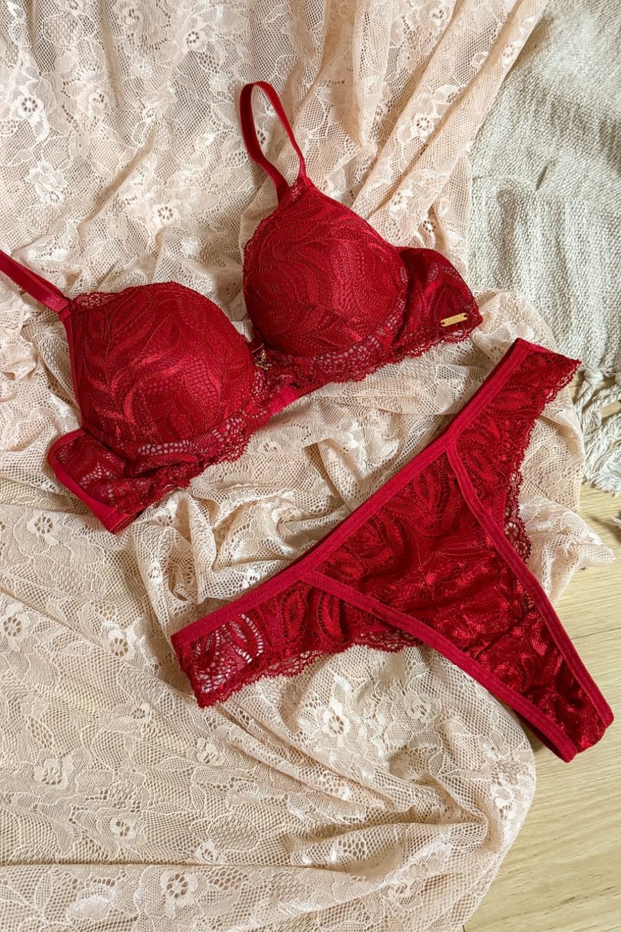 03686 - Conjunto com Base Inteira e Calcinha Fio em Renda