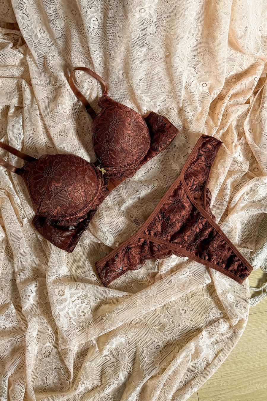 03686 - Conjunto com Base Inteira e Calcinha Fio em Renda