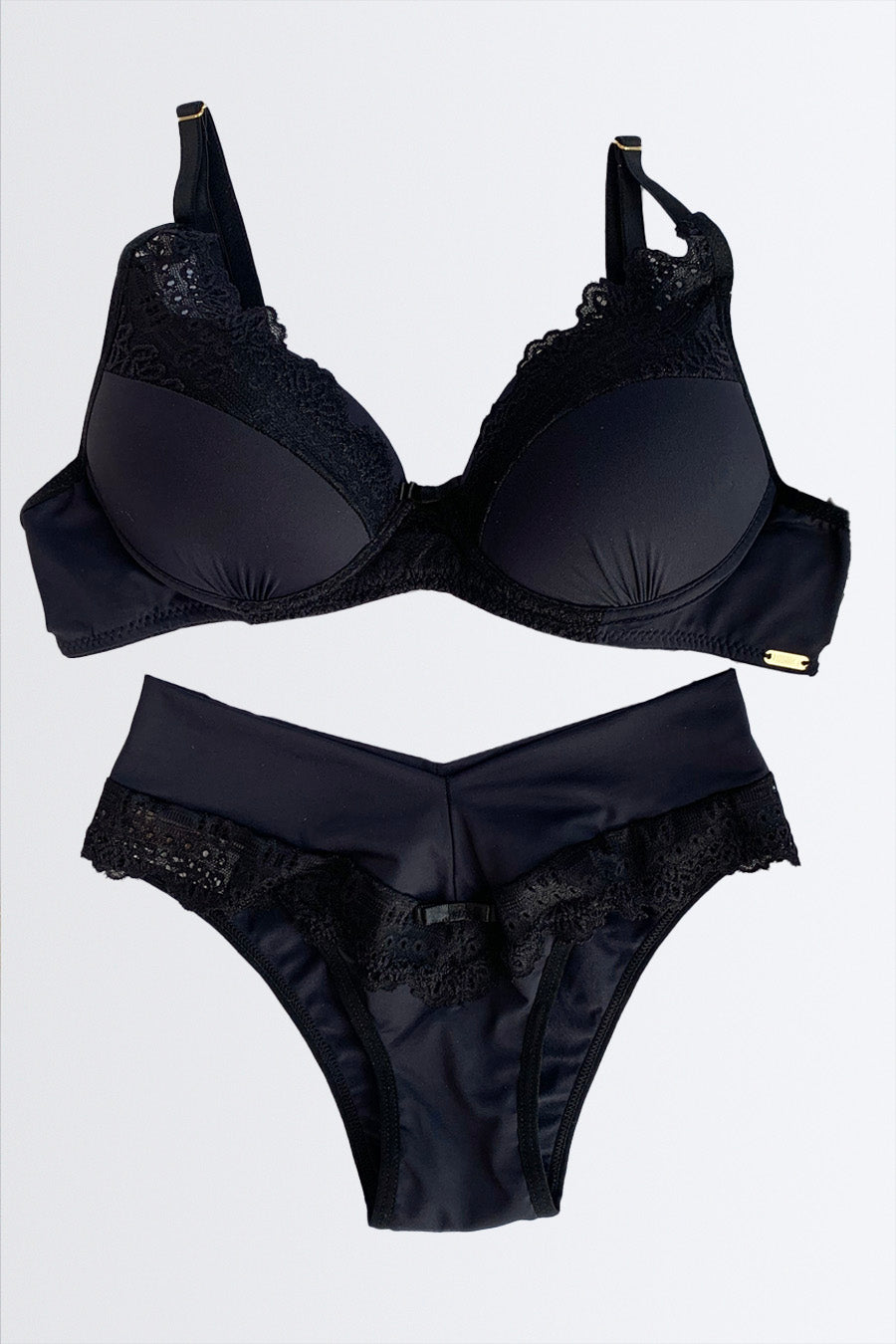 03935 -  Soutien com Base e  detalhes em Renda e Calcinha Biquíni com Recortes