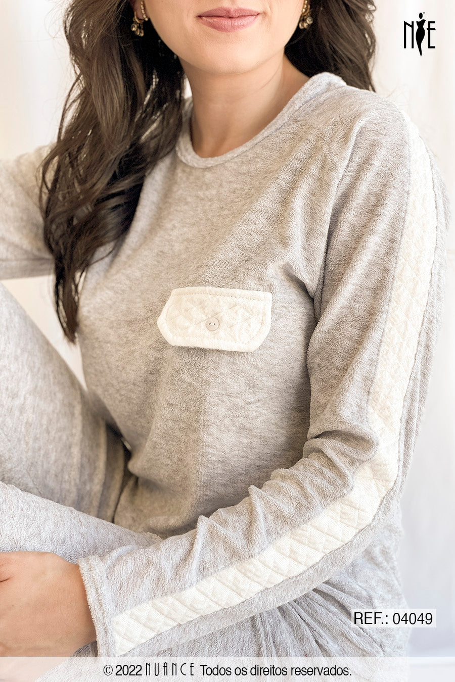 04049 - Pijama Longo Feminino de Plush com Detalhe em Bolso de Matelassê - Nuance