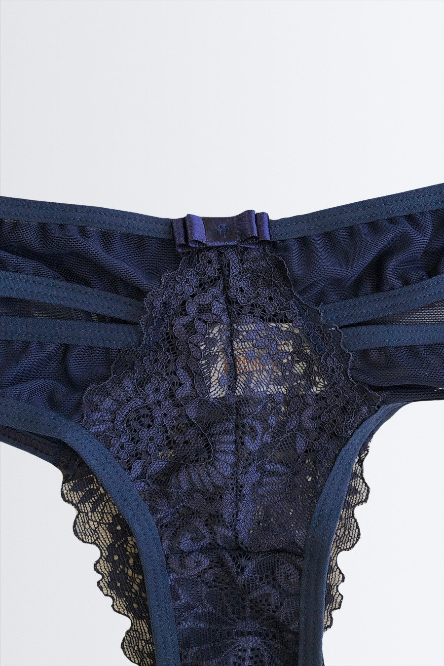 04097 - Calcinha de Tule com Recortes em Renda