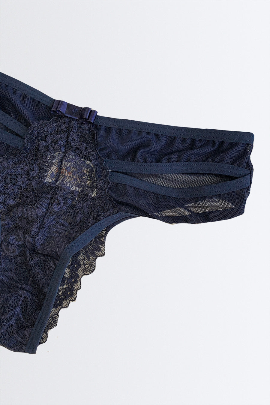 04097 - Calcinha de Tule com Recortes em Renda