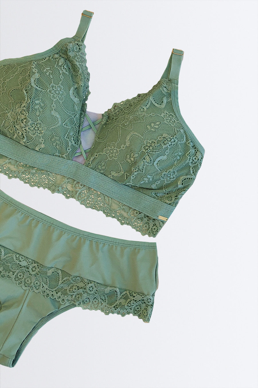 04123 - Soutien Plus Size com Elástico na Base e Calcinha de Renda