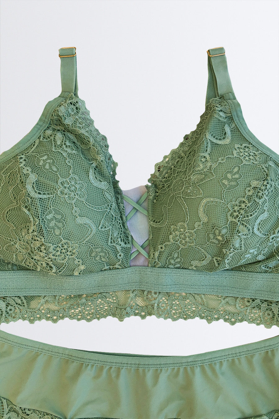 04123 - Soutien Plus Size com Elástico na Base e Calcinha de Renda