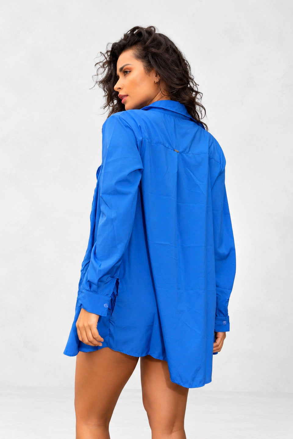04130 - Camisa Feminina Manga Longa Clássica de Botões
