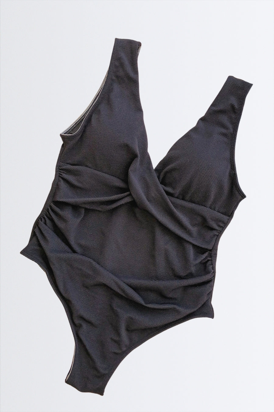 04232 - BW Maiô Decotado com Transpassado no Bojo