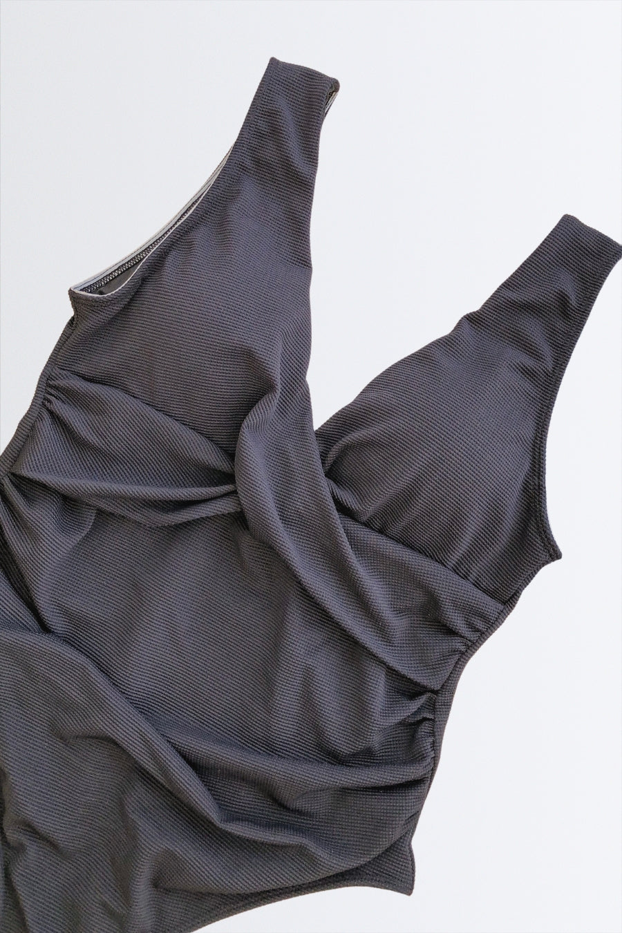 04232 - BW Maiô Decotado com Transpassado no Bojo