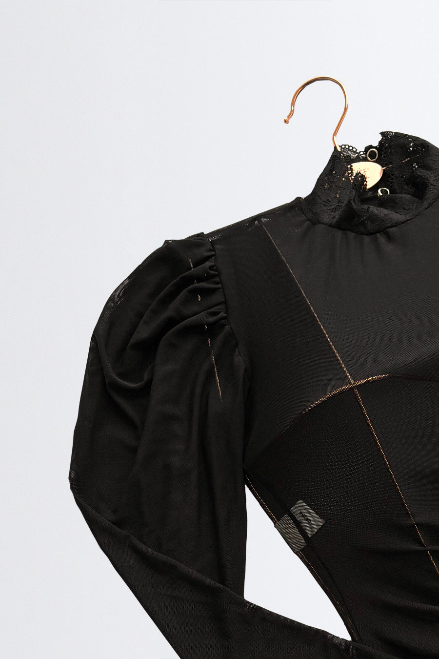 04286 - Body Manga Longa com Recorte e Mangas Drapeada