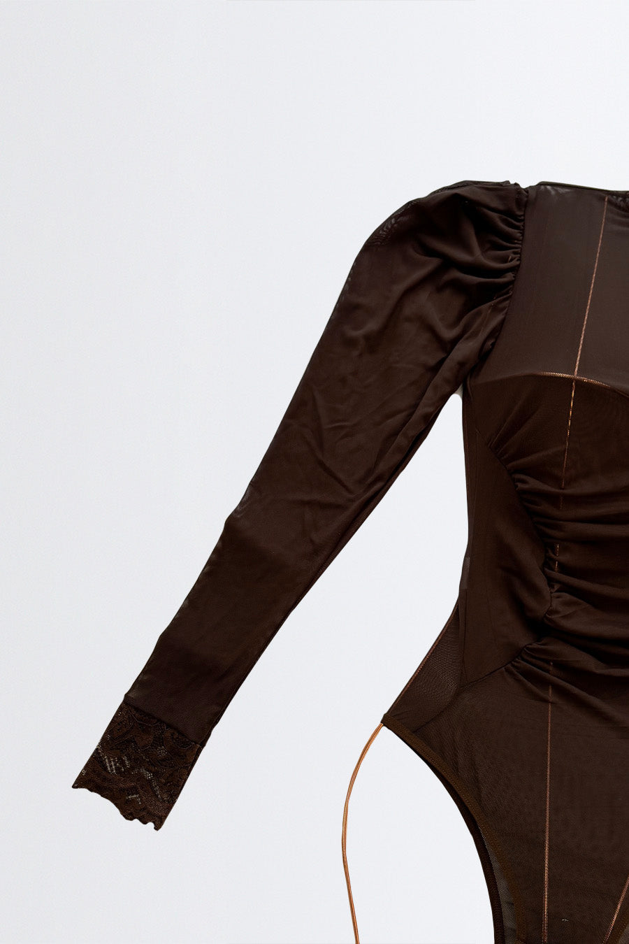 04286 - Body Manga Longa com Recorte e Mangas Drapeada