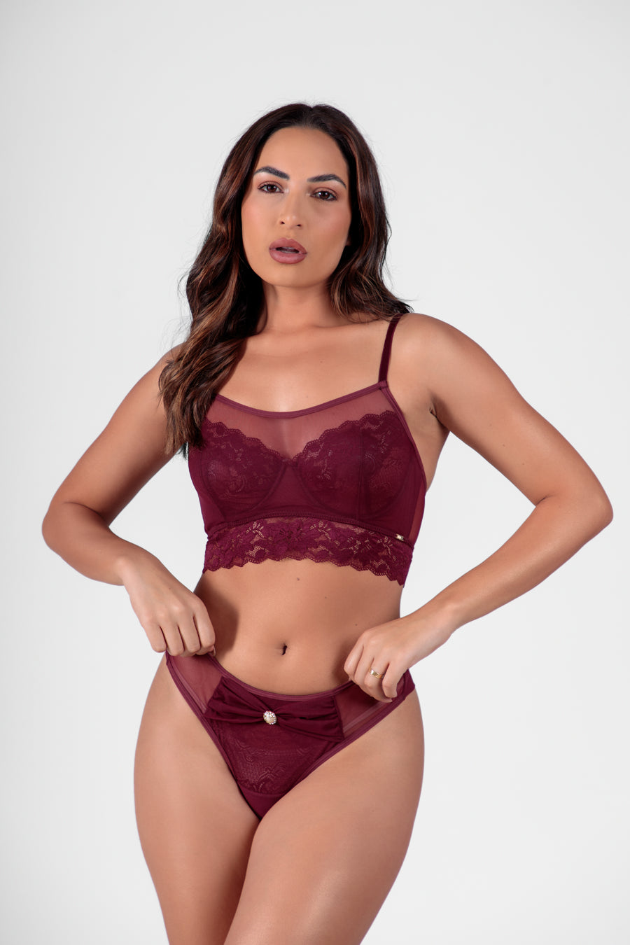 04302 - Conjunto com Sutiã em Renda com Sobreposição de Tule e Calcinha tipo Biquíni em Fio Duplo