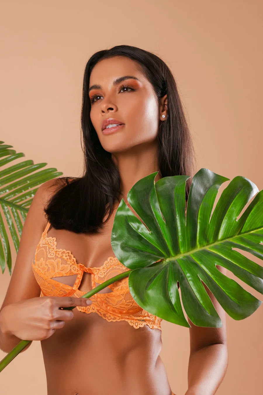 Conjunto Soutien sem Bojo de Renda com Detalhes Transparentes e Calcinha Fio - Nuance