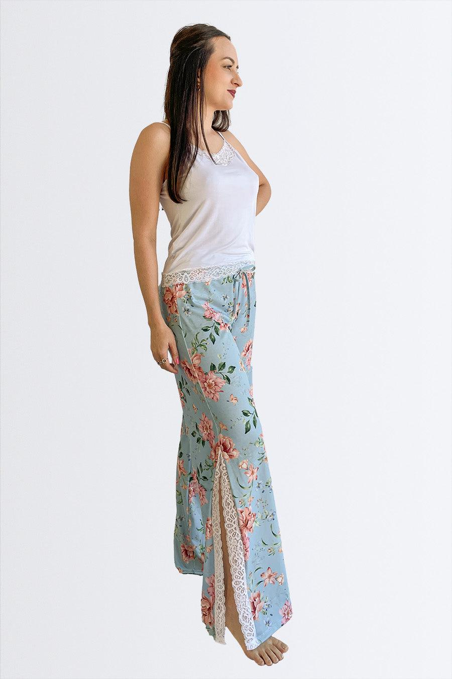 Pijama de Alcinhas com Renda no Decote e Calça com Fenda Lateral - Nuance