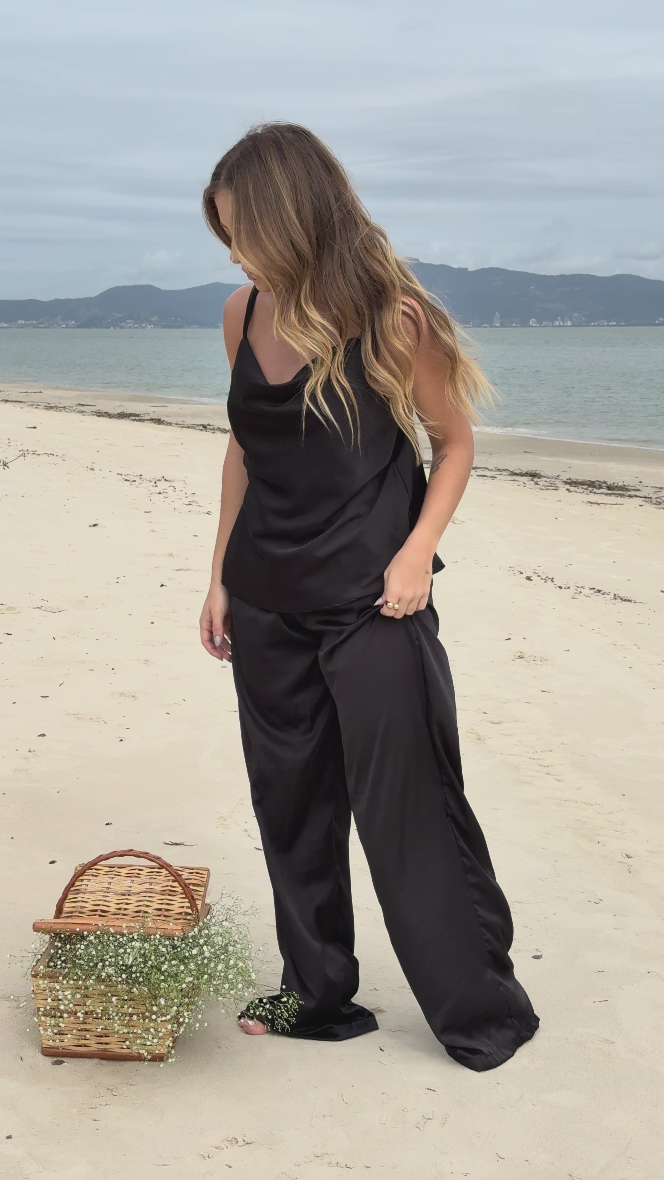 04283 - Pijama Longo Gloss Decote Degagê com Alça Dupla